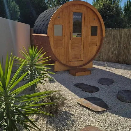 Sejour Bien-etre Avec Piscine, Et Sauna Villa
