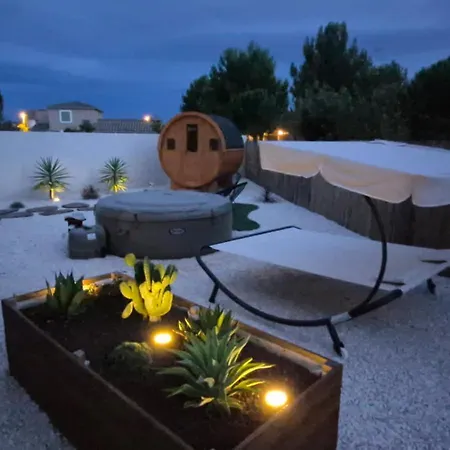 Villa Bien-être Avec Piscine, Et Sauna *