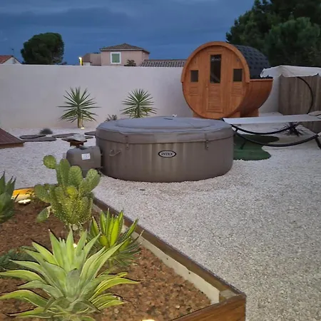 Bien-être Avec Piscine, Et Sauna *