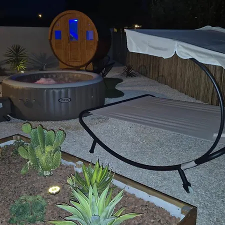 Villa Bien-être Avec Piscine, Et Sauna *