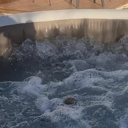 Villa Bien-être Avec Piscine, Et Sauna *