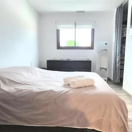 Bien-être Avec Piscine, Et Sauna Villa *